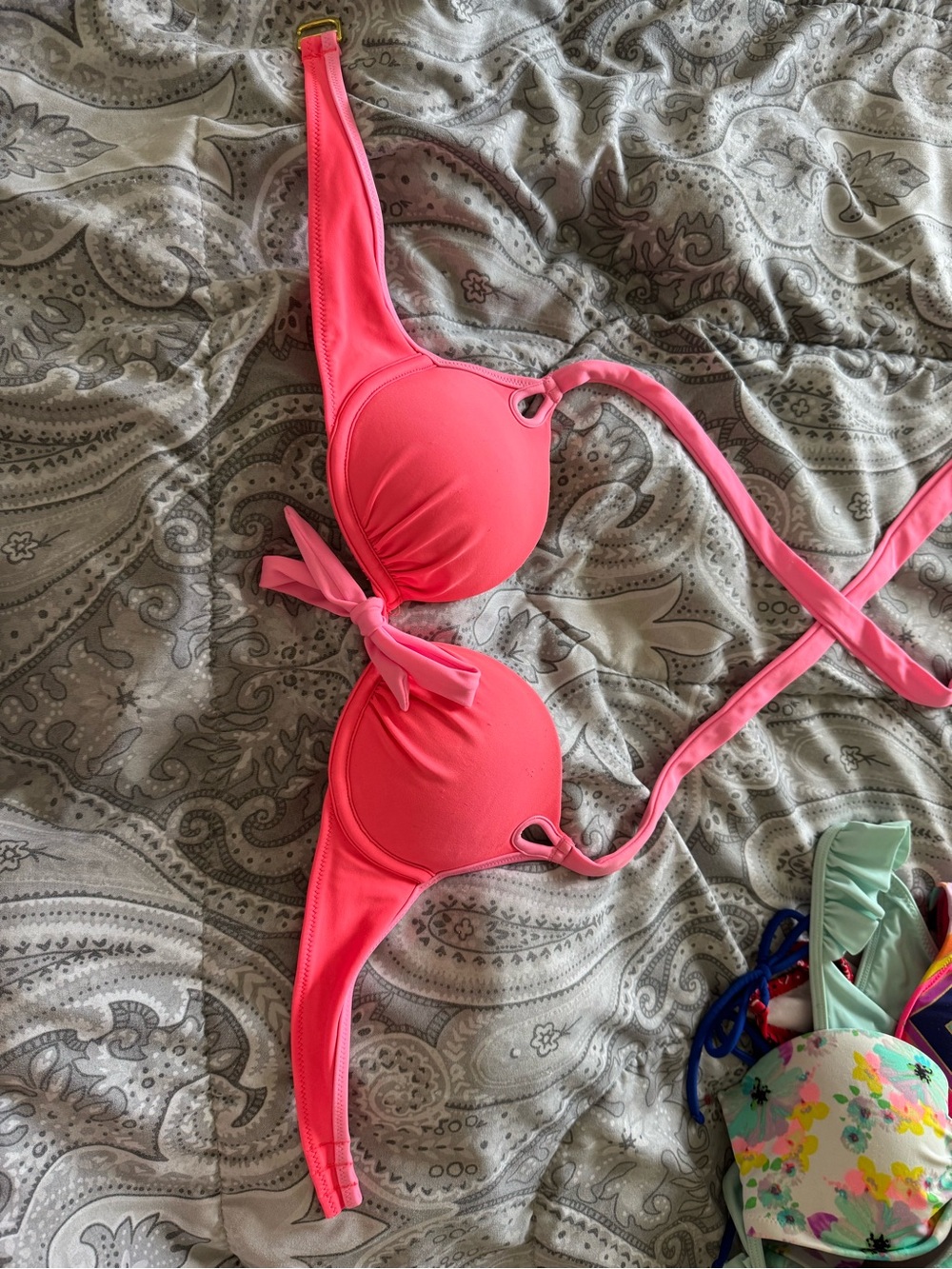 Victoria Secret pink swim push up bra
34A - Picture 2 of 4